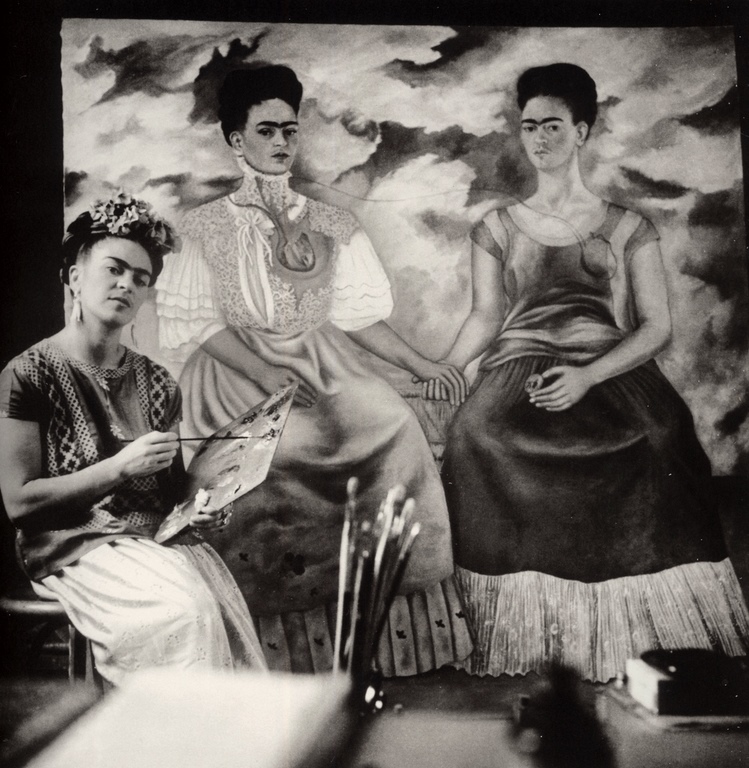 07Kahlo pintando las dos Fridas Coyoacan 1939 (Copiar)